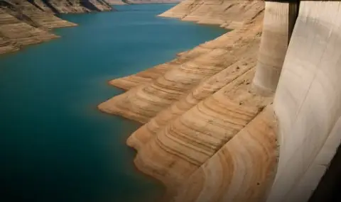 teheran-pred-bedstvie-10-milionnata-stolica-na-iran-ima-piteina-voda-samo-za-dve-sedmici-1