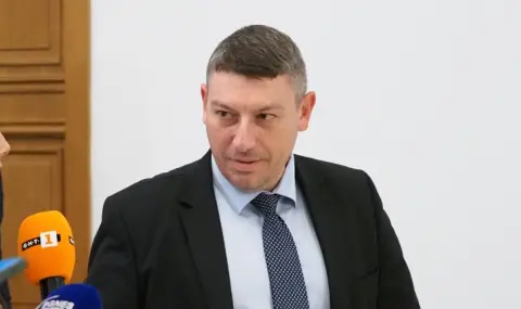 vatreshnata-komisia-izslusha-izpalnavashtia-funkciite-predsedatel-na-dans-denyo-denev-1