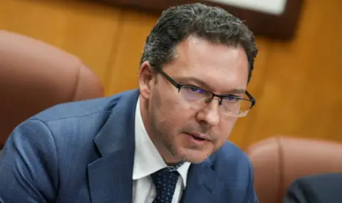 izslushvat-vatreshnia-ministar-v-parlamenta-1