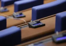 Шестима министри на първи парламентарен контрол