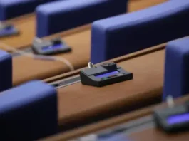 Шестима министри на първи парламентарен контрол