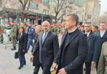 Румен Радев и кметът Живко Тодоров от ГЕРБ заедно в Стара Загора за Националния празник