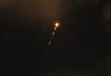 Дим се издига над американското посолство в Кувейт