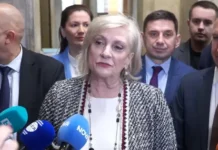 ДПС се регистрираха за изборите. Искра Михайлова пожела на Христанов „успех в бъдеще“, ако затвори „Магазин за хората“