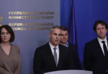 Извънредна среща при премиера за Близкия изток: Утре ще се извърши първи полет към Оман за евакуация на българи