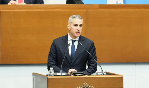 premierat-gurov-nama-da-goni-amerikanskite-samoleti-iska-da-gi-mesti-1