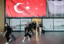 Силен дъжд блокира полети на летище „Сабиха Гьокчен“ в Истанбул