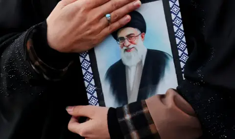 teheran-se-gotvi-za-sboguvaneto-s-aatolaha-ali-hamenei-1