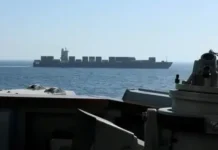 Москва: Глупаво е да се твърди, че Русия печели от блокадата на Ормузкия проток