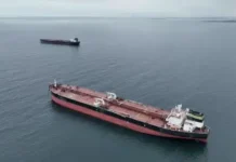 САЩ отново разрешиха сделки с натоварения на танкери руски петрол