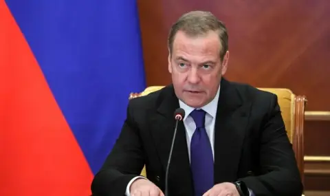 dmitrii-medvedev-se-podigra-na-baltiiskite-strani-razbiraemo-e-mozacite-im-sa-mnogo-malki-1