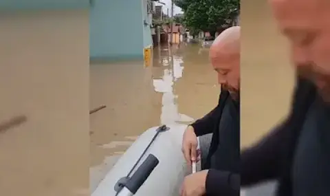 maj-podkara-lodka-po-ulicite-na-sevlievo-video-1