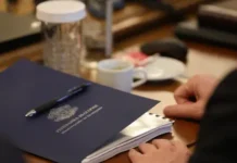 Министри и експерти на извънредна среща за незаконните строежи до Варна