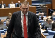 Прокуратурата набързо е прекратила разследването за доходите на Пеевски