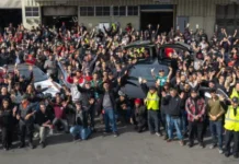 Tesla търси служители за първия си шоурум в София. Ето какви хора са нужни