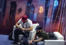 Биткойнът се срина