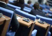 Депутатите обсъждат тегленето на по-голям дълг от 3,8 млрд. евро