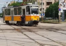 Трамваи се сблъскаха челно на столично кръстовище, има пострадали