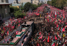 Милиони изпратиха по улиците аятолах Хаменей