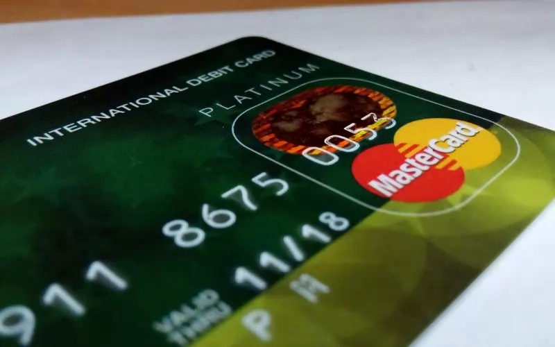 international-debit-card-credit-card-388996.jpg
