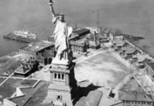 Статуята на свободата е открита в Ню Йорк през 1886 г