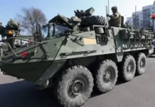 Военна техника и военнослужещи се придвижват по пътищата
